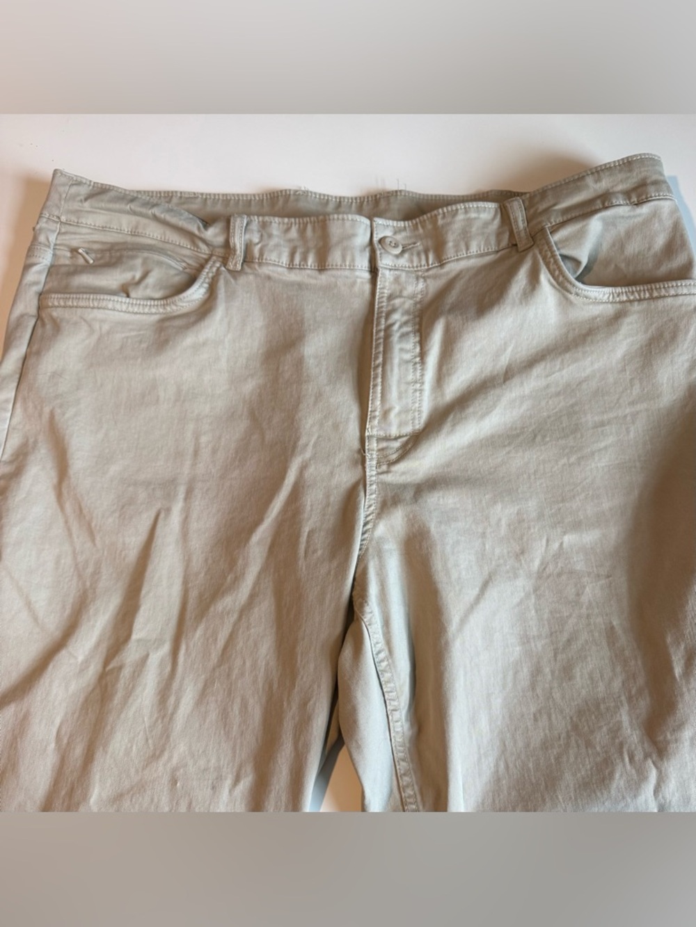 Columbia Light Khaki Chinos